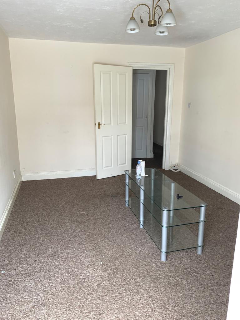 Garfield Road, Chingford, London E4 1 bed flat £950 pcm (£219 pw)