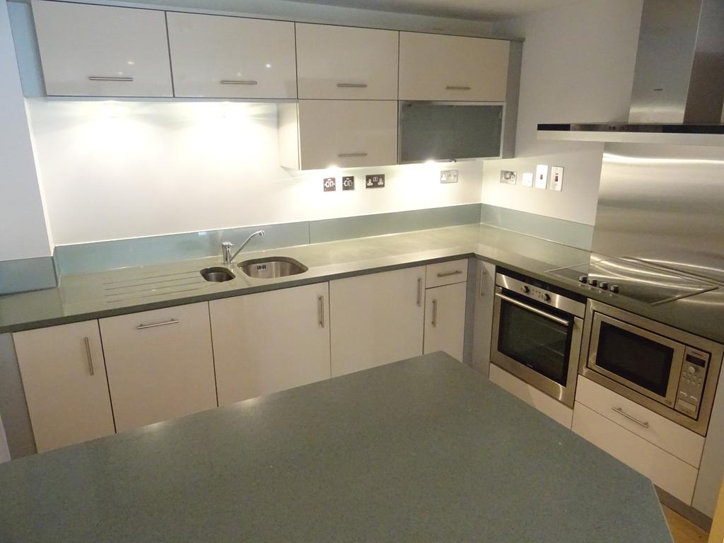 The Junction, Alexander Lane, Shenfield CM13 2 bed apartment £1,200