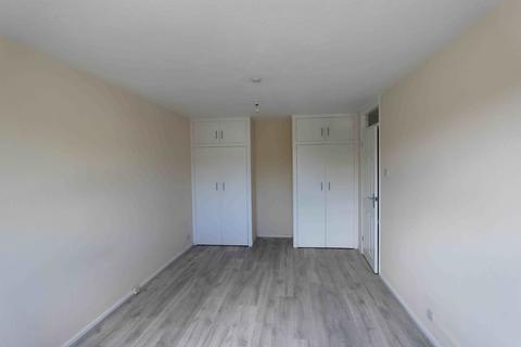 2 bedroom flat to rent - WINDSOR - CROSSWAYS COURT
