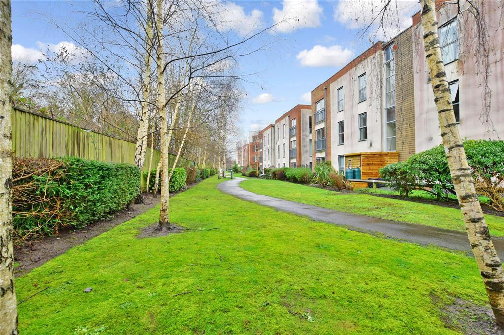 Medway Road, Tunbridge Wells, Kent 2 bed ground floor flat £240,000