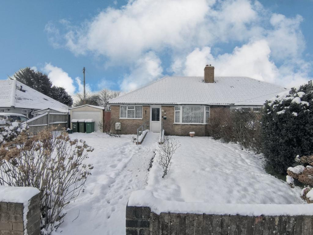 Canterbury Road, Hawkinge, CT18 2 bed bungalow £225,000