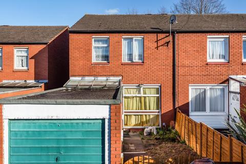 16 Lucorn Close, London, SE12 0SX
