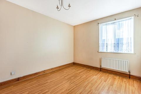 16 Lucorn Close, London, SE12 0SX