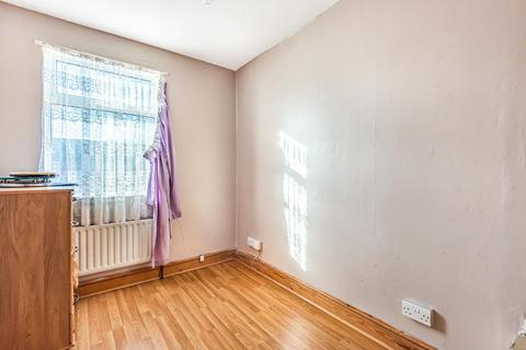 16 Lucorn Close, London, SE12 0SX