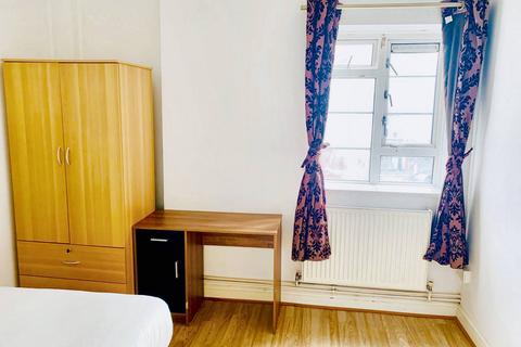 1 bedroom in a flat share to rent, VALLANCE ROAD E1