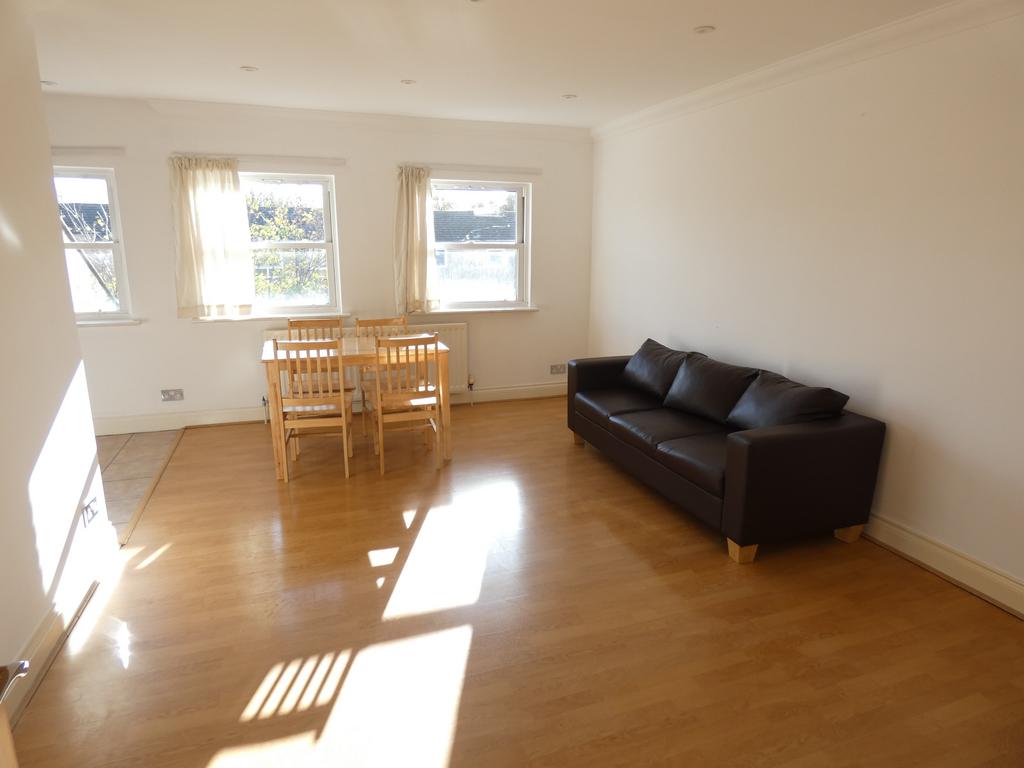 Apartment in Bow - View 4
