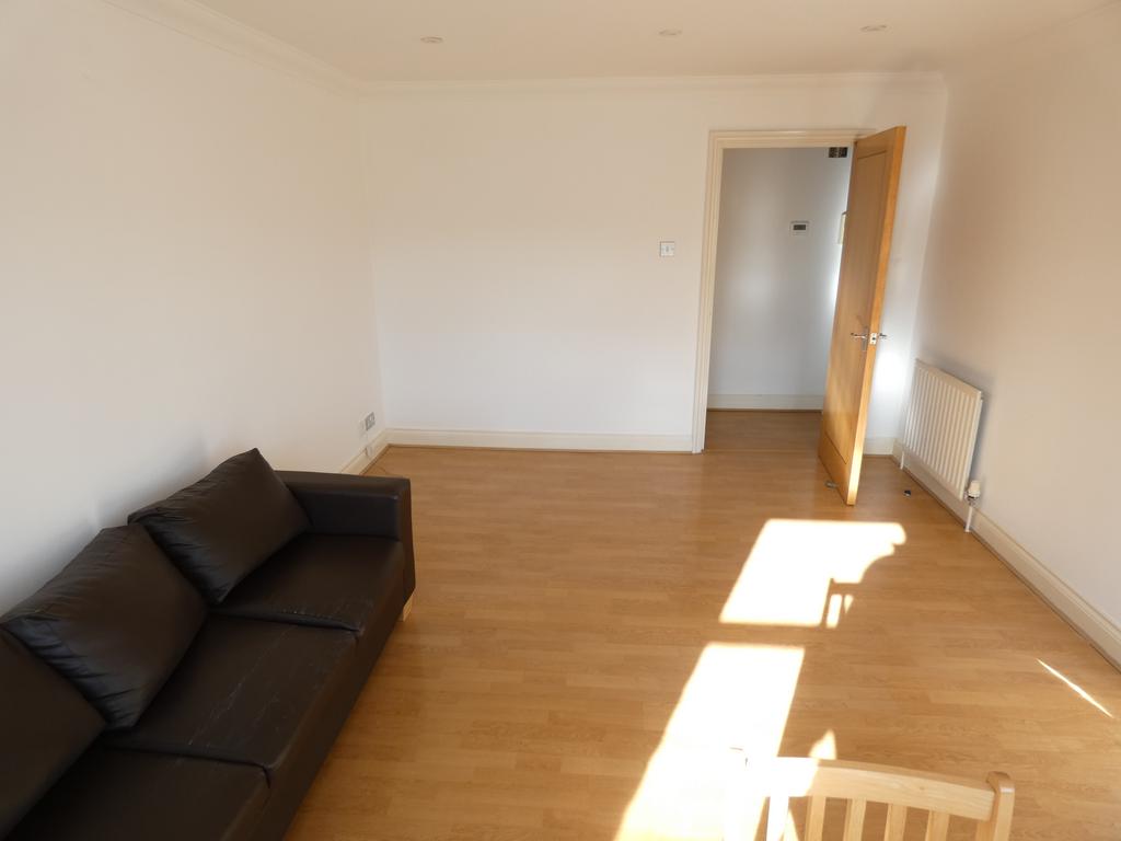 Apartment in Bow - View 5