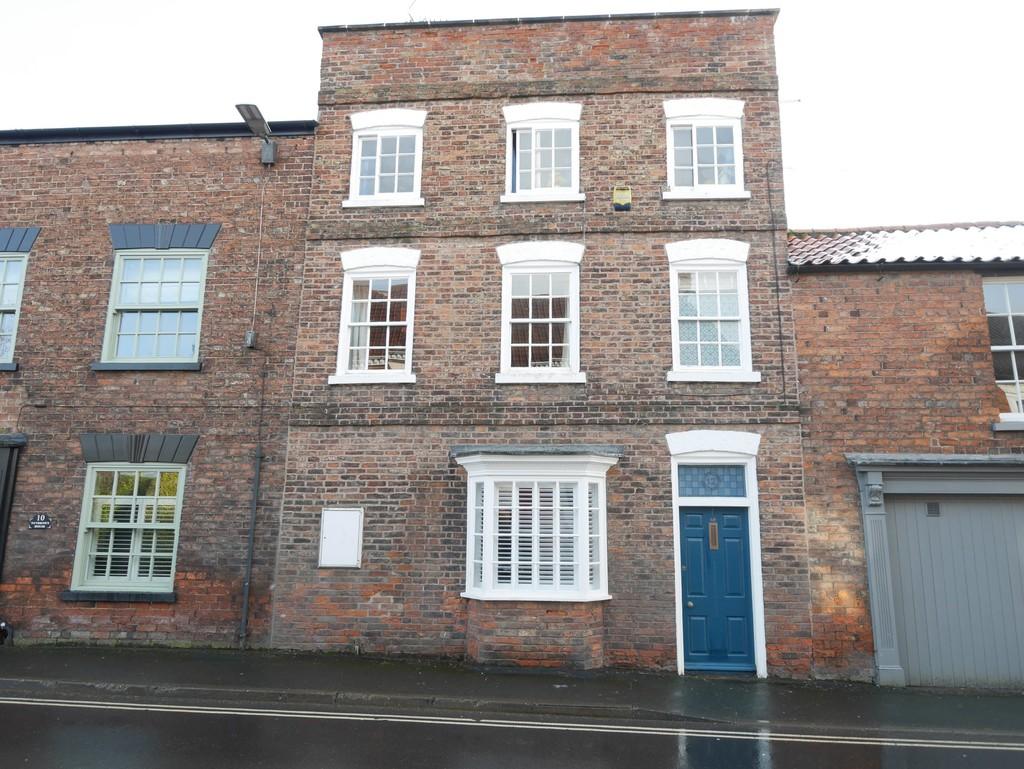 Bridgegate Howden 3 bed townhouse £270,000