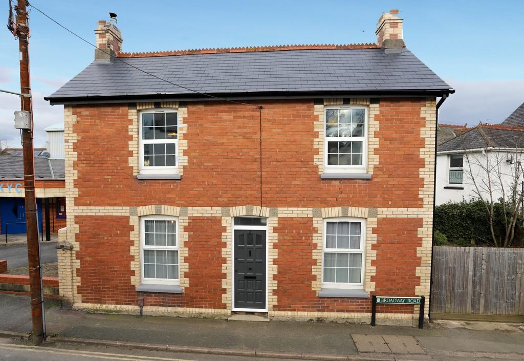 Broadway Road, Kingsteignton 3 bed detached house £240,000
