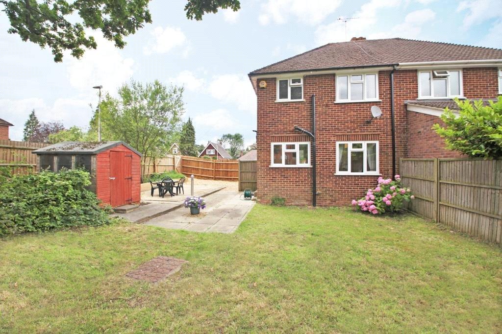 Redhatch Drive, Earley, Reading... 2 bed semidetached house £390,000