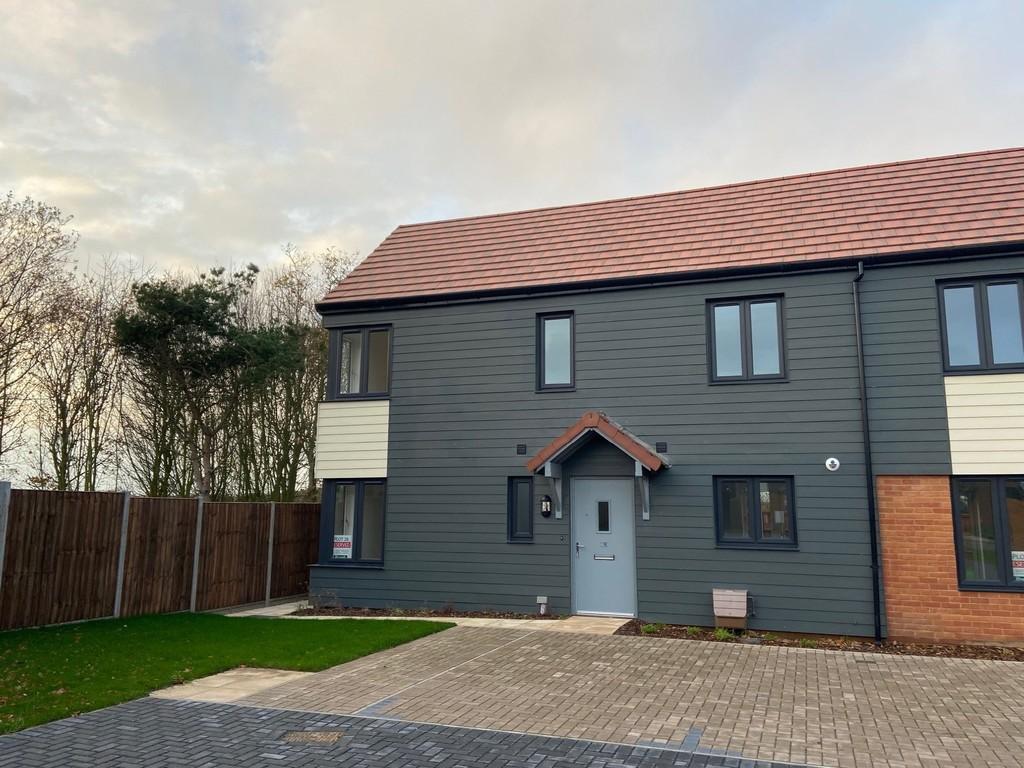 Wainscot Drive, Bradwell 3 bed end of terrace house £1,050 pcm (£242 pw)