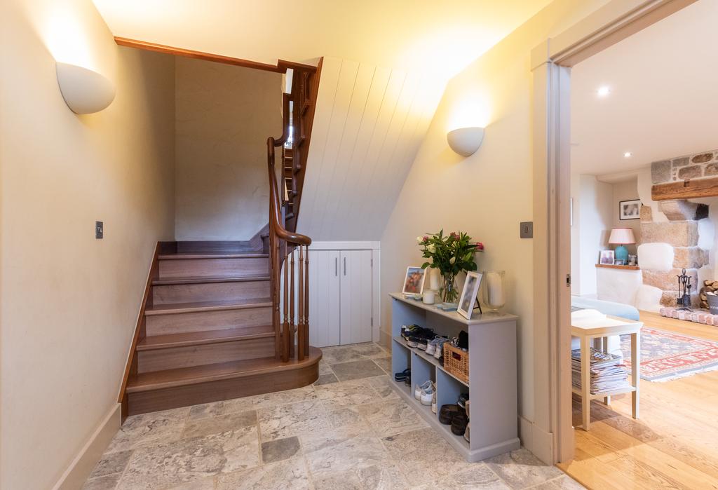La Route De Maufant, St. Saviour, Jersey 5 bed semidetached house £