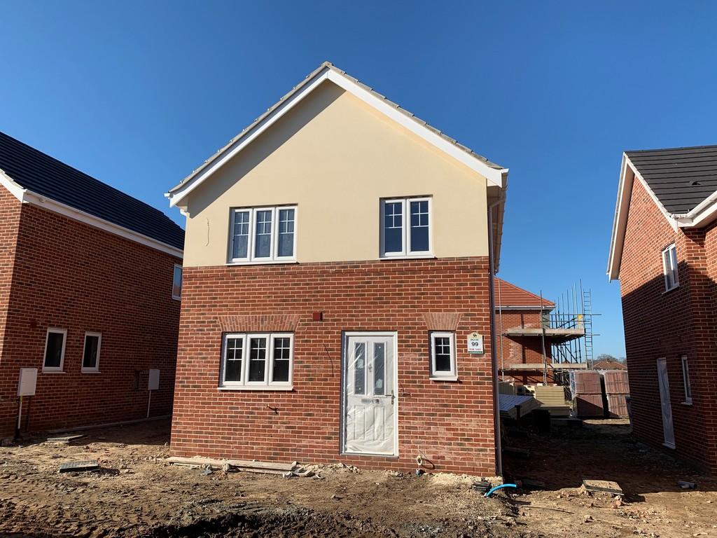 Claydon Park off Beccles Road, Gorleston 3 bed detached house £265,000