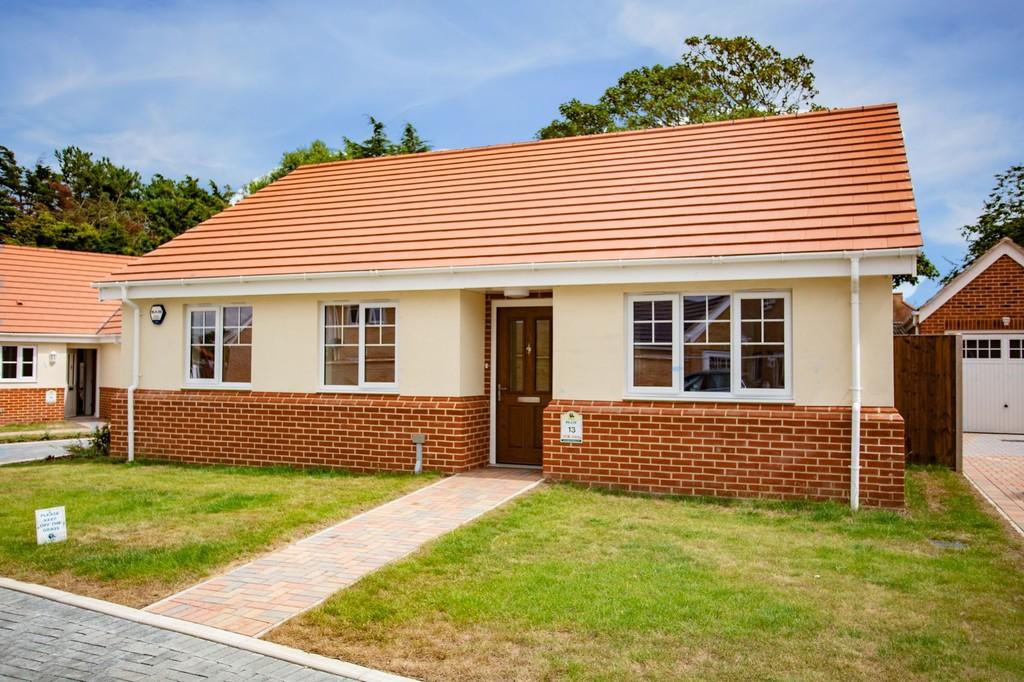 Claydon Park, off Beccles Road, Gorleston, Great Yarmouth 3 bed detached bungalow £290,000