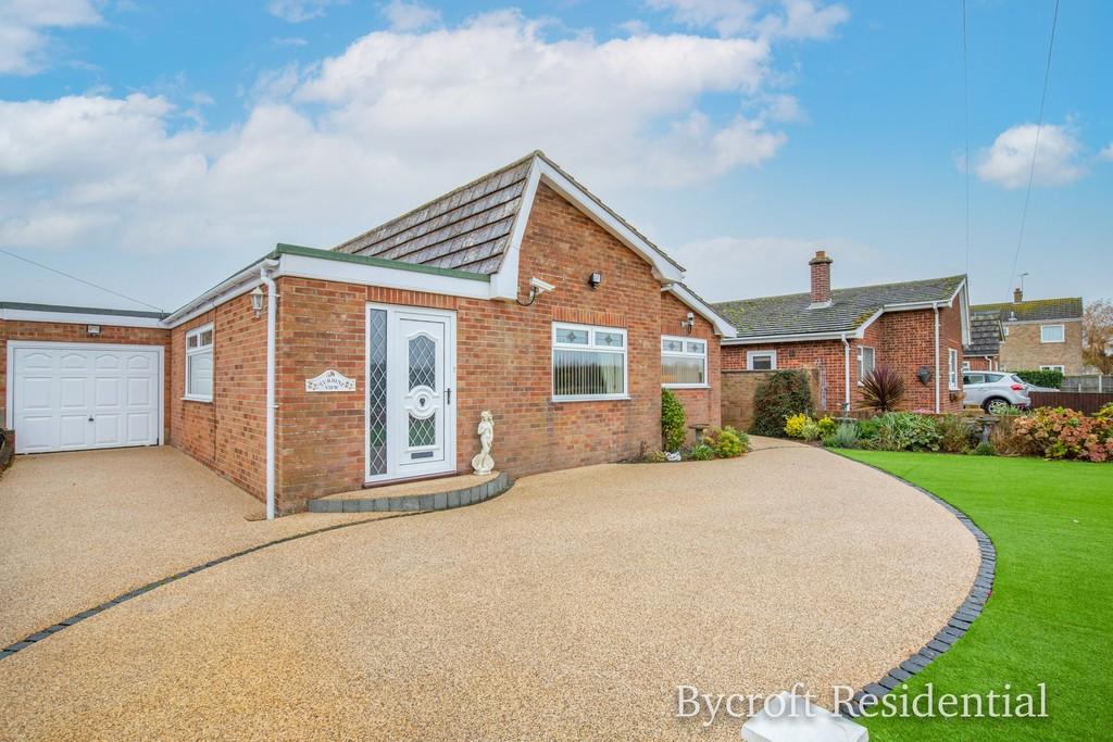 Martham Road, Hemsby 3 bed detached bungalow £310,000