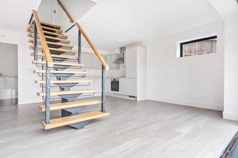 35 Manor Way, Purley, CR8 3BL