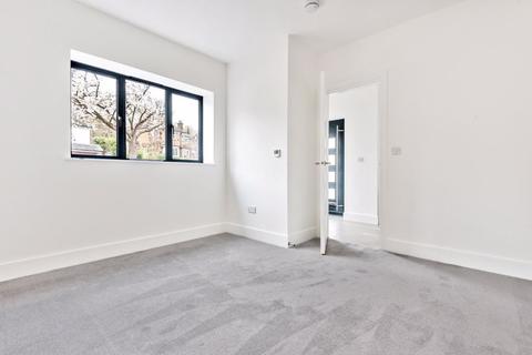 35 Manor Way, Purley, CR8 3BL