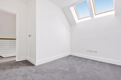 35 Manor Way, Purley, CR8 3BL
