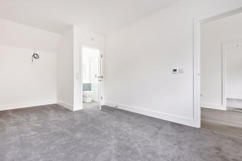 35 Manor Way, Purley, CR8 3BL