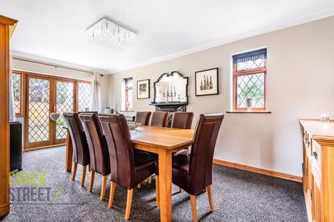 6a Edward Close, Romford, RM2 6QH