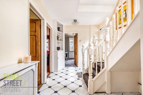 6a Edward Close, Romford, RM2 6QH