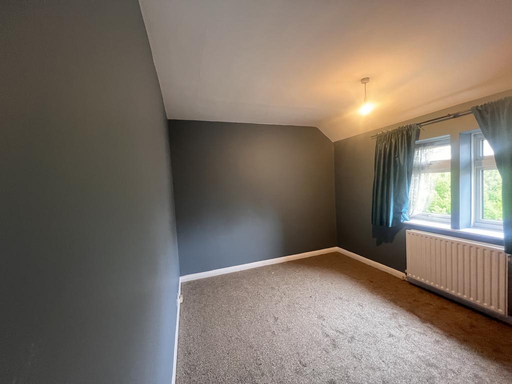 Cherry Avenue, Langley 3 bed end of terrace house £2,200 pcm (£508 pw)
