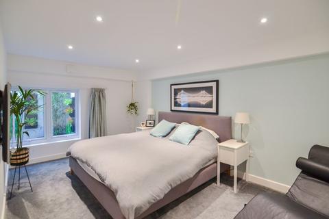 71 Howson Road, London, SE4 2AT