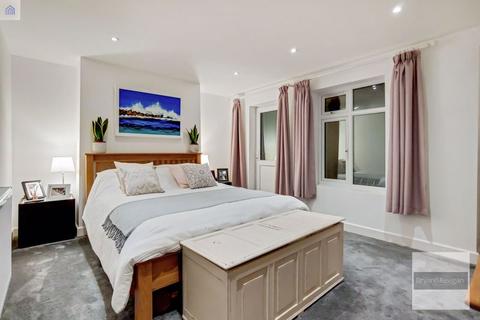 71 Howson Road, London, SE4 2AT