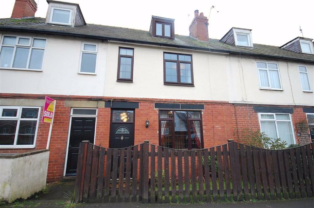 Moor Lane, Sherburn In Elmet, Leeds, LS25 3 bed terraced house £155,000