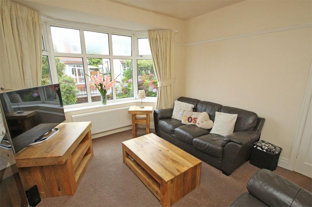 Edale Avenue, Urmston, Manchester, M41 3 bed semidetached house £270,000