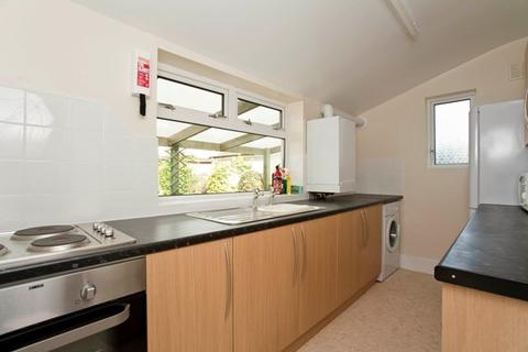 4 bedroom bungalow to rent - St Margarets Road, Ensbury Park