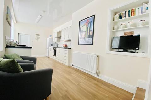 71 Cliff Road, Hornsea, HU18 1HU