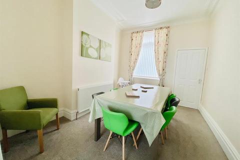 71 Cliff Road, Hornsea, HU18 1HU
