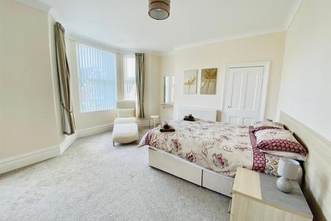 71 Cliff Road, Hornsea, HU18 1HU