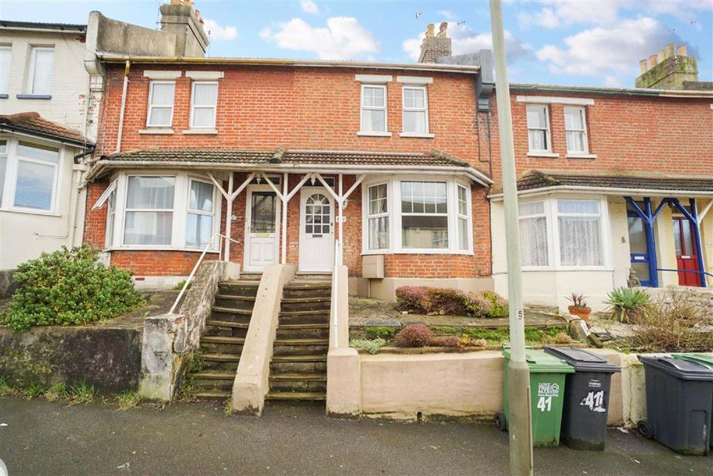 Paynton Road, St. Leonardsonsea, East Sussex 3 bed terraced house £