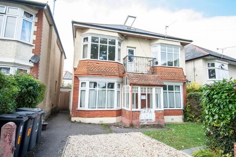 6 Bedroom Student House by Winton Rec