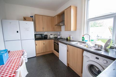 6 bedroom detached house to rent, 6 Bedroom Student House by Winton Rec