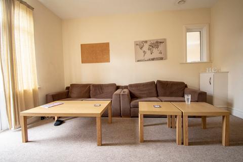 6 bedroom detached house to rent, 6 Bedroom Student House by Winton Rec