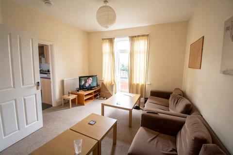 6 bedroom detached house to rent, 6 Bedroom Student House by Winton Rec