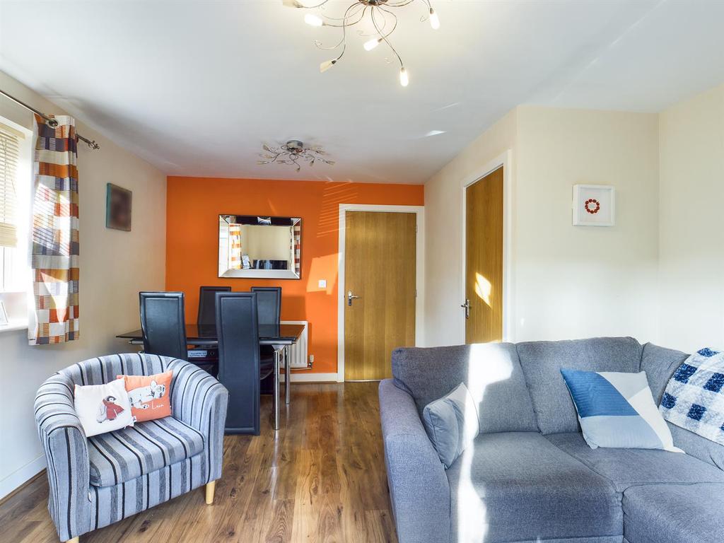 Skippetts Gardens, Basingstoke 2 bed end of terrace house £265,000