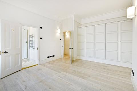 3 bedroom apartment to rent, Shaftesbury Avenue, London, W1D