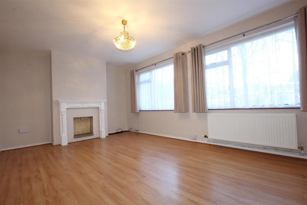 Ashdown Road, Chandler's Ford, Eastleigh 2 bed £800 pcm (£