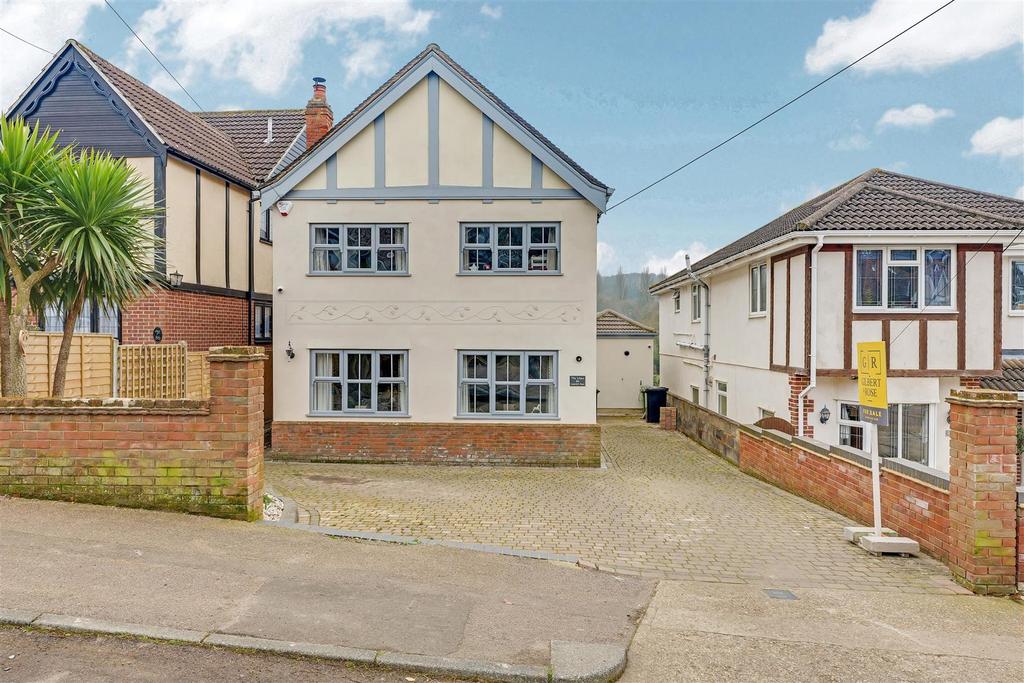 Underhill Road, Benfleet 3 bed detached house £700,000