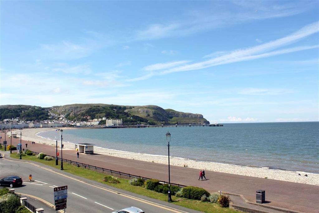Cwrt Sant Tudno, Craig Y Don, Llandudno, Conwy 1 bed retirement