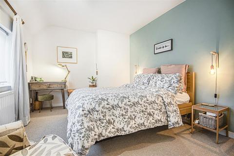 70 Fullers Avenue, Surbiton, KT6 7TE