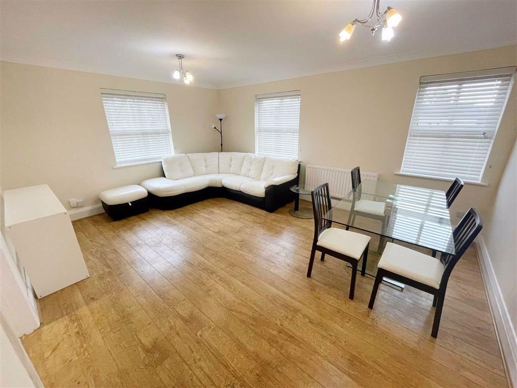Elm Grove, Didsbury Village... 2 bed flat £1,000 pcm (£231 pw)