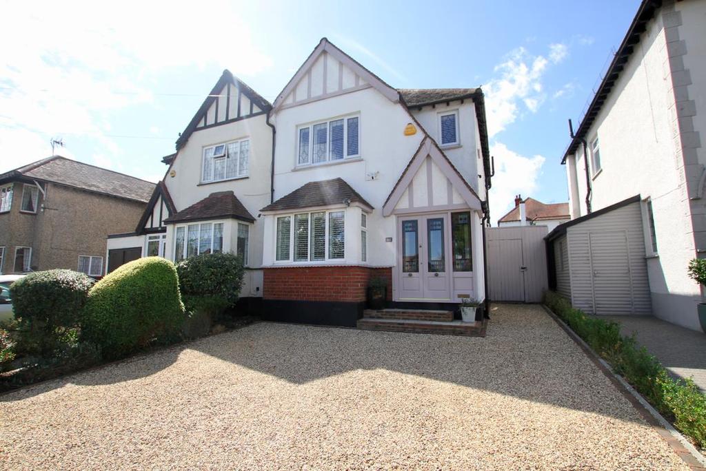 Highlands Boulevard, LeighOnSea 3 bed semidetached house £530,000
