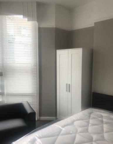 Bed1.JPG
