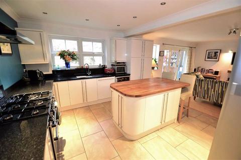 8 Aberaman, Emmer Green, Reading, RG4 8LD