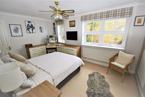 8 Aberaman, Emmer Green, Reading, RG4 8LD
